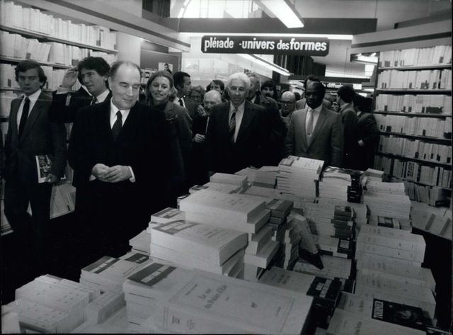 Francois Mitterand et Jack Lang dans une librairie
