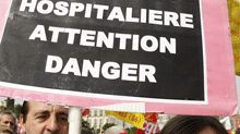 Infirmière manifestant à Nice contre la réforme Bachelot