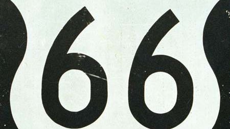 Ancienne borne de la route 66.