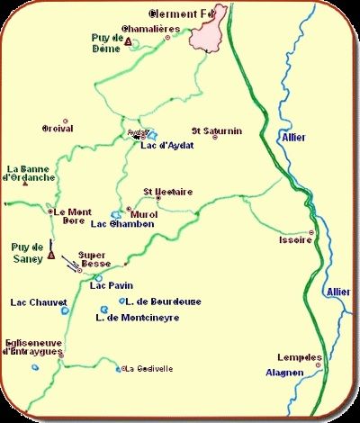 Localisation du lac Pavin au sein des principaux lacs et puys d'Auvergne.