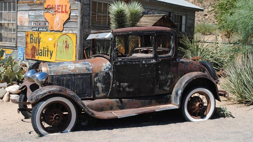 Un ancien garage à Ackberry, Arizona.