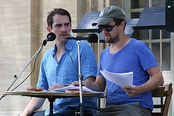 Lecture à deux voix.