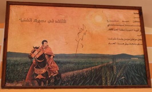 Kadhafi à cheval, un tableau dans un restaurant où l'on déguste le couscous de chameau