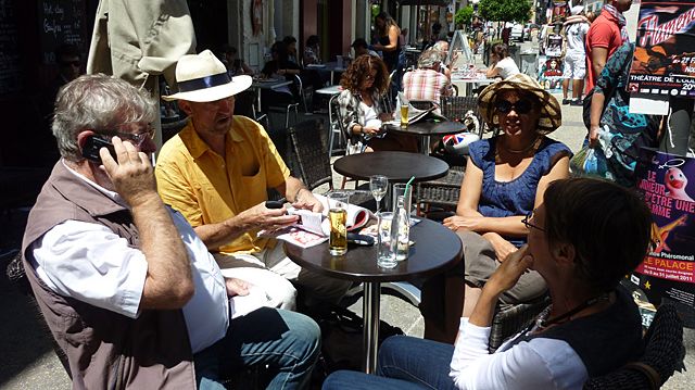 Sylvie et Gérard (avec les chapeaux de paille).