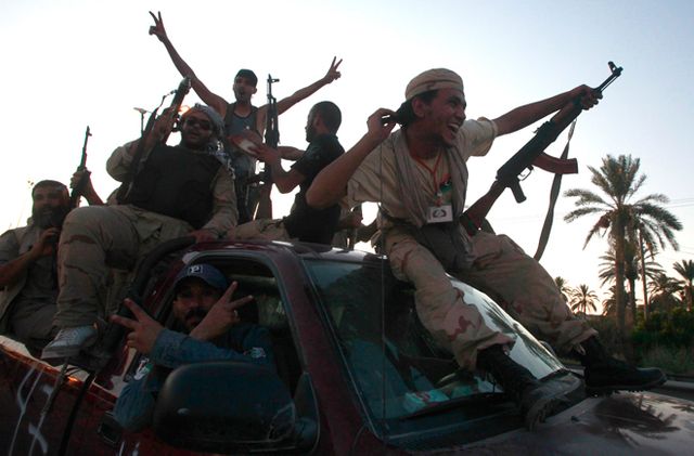 La joie des rebelles sur la route vers Tripoli