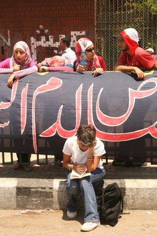 Claude Guibal sur la place Tahrir, 8 juillet 2011