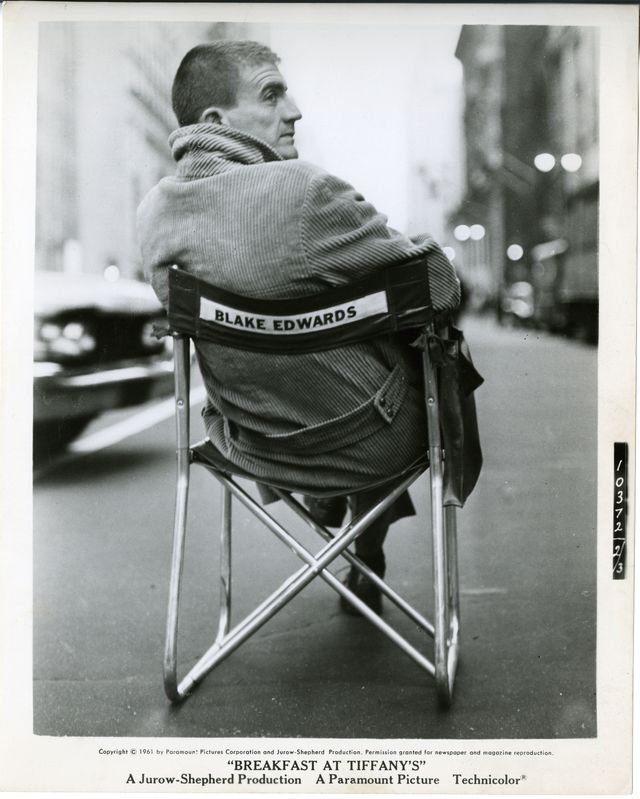 Blake Edwards sur le tournage de Diamants sur canapé (1961)