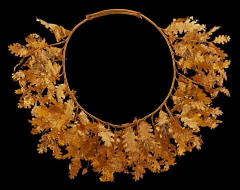 Couronne de feuilles de lierre et corymbes en or Troisième quart du IVe s. av. J.-C. Apollonia Or D. 33 cm