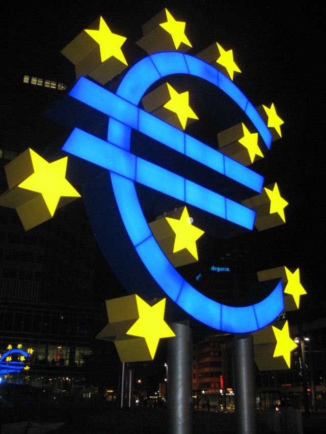 L'Euro devant la banque centrale européenne à Francfort