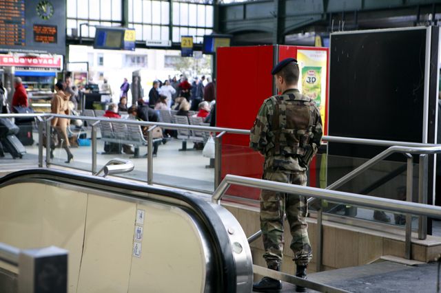 Militaire à la gare de Lyon
