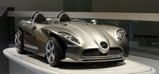 Mercedes-Benz F400