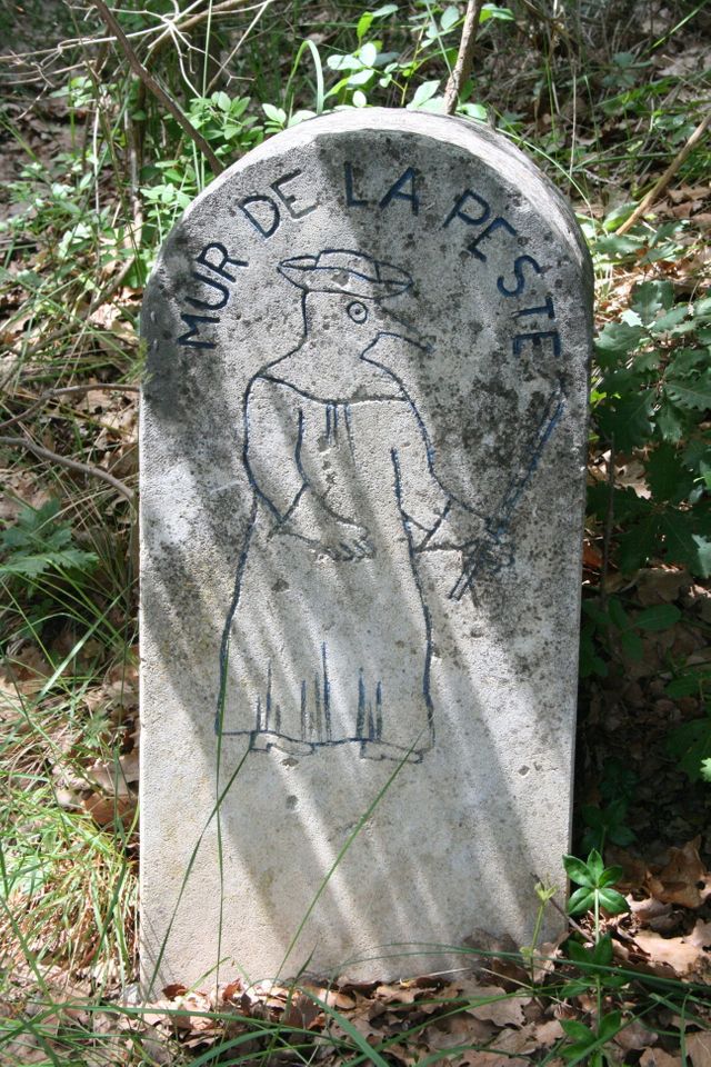 Mur de la peste à Cabrières-d'Avignon