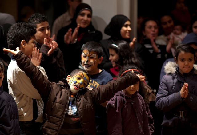 Des enfants musulmans et leurs mères