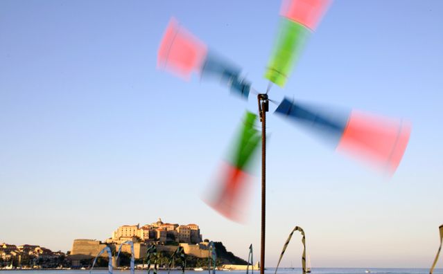 Eolienne et citadelle
