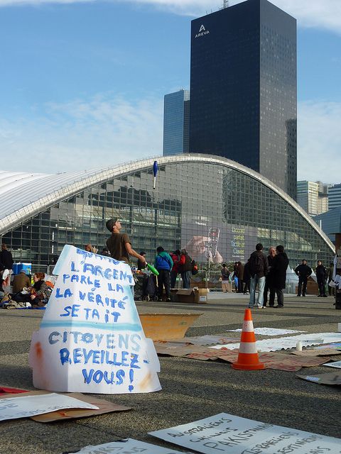 Indignés à la Défense