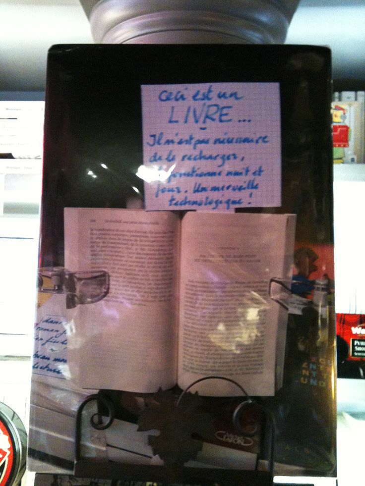 Ceci est un livre. Dans la librairie Livre Sterling