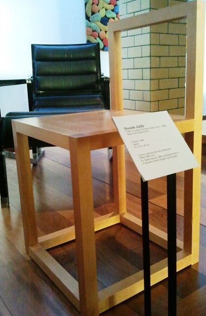 La chaise de Donald Judd, photographiée lors de son exposition à la Piscine de Roubaix, en novembre 2011- Christine Siméone