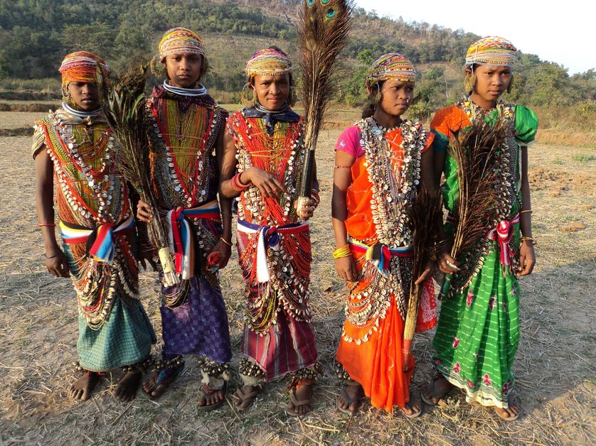 Femmes en habits traditionnels de la culture Remo, en Inde. Langue très en danger que l'on peut retrouver désormais en ligne