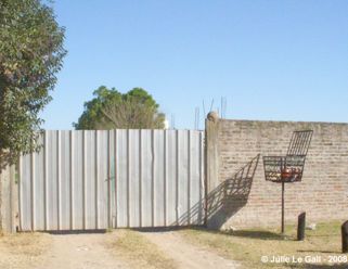 Exploitation d’un Bolivien, Pilar, Mateu, à la limite avec Escobar.