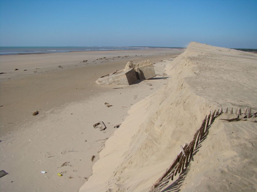 recul du trait de côte de 20 m au cours de la tempête Xynthia et mise à jour d'un blockhaus dans le sud-ouest de l'île d'Oléron
