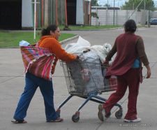 Transport de sacs de pommes de terre, Marché de La Plata.
