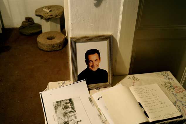 Hommage à Sarkozy dans le village natal de sa famille Bocsa
