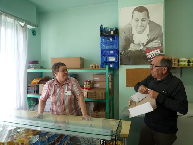 Les bénévoles accueillent et accompagnent les bénéficiaires deux fois par semaine