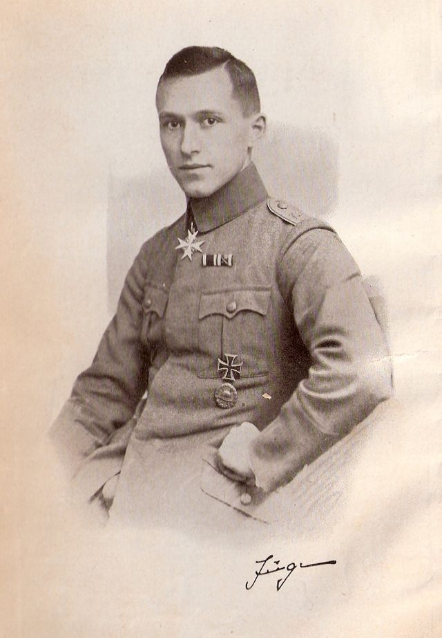 Ernst Jünger en uniforme à la fin de la Première Guerre Mondiale