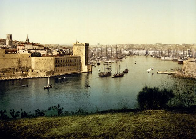 L'entrée du Vieux Port de Marseille vers 1900