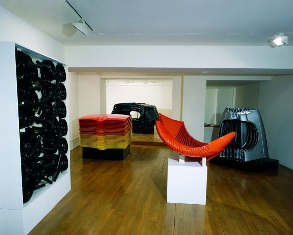 Exposition des Accumulations Renault d'Arman à la galerie Vallois