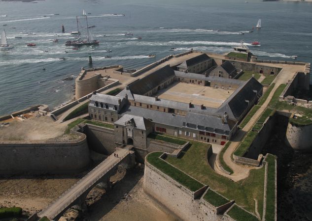 Vue aérienne du retour de Tara à Lorient