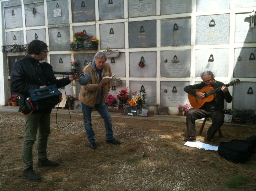 Pedro Soler à la guitare et André Velter au micro d'Arthur Gerbault Cimetière de Collioures