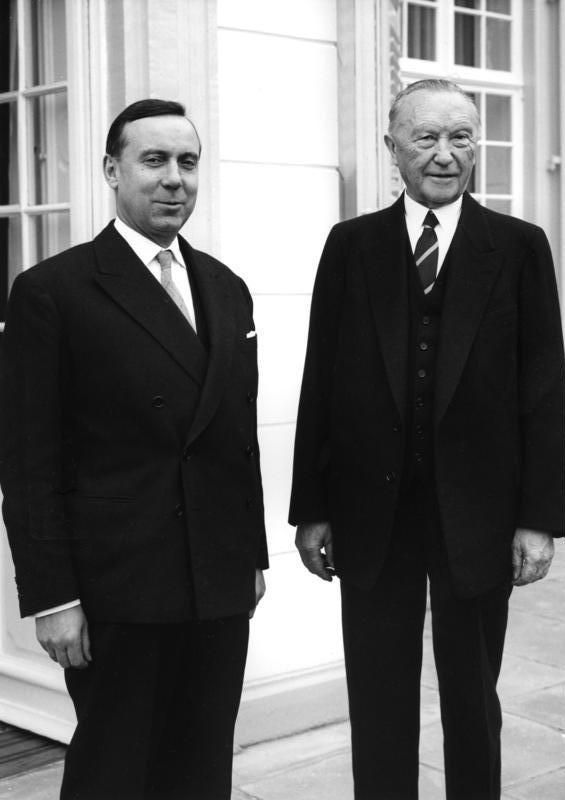 Michel Debré et Conrad Adenauer à Bonn en octobre 1960