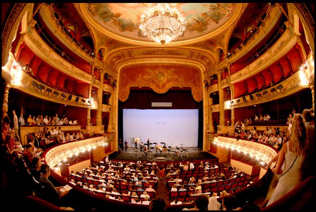 Opéra comédie