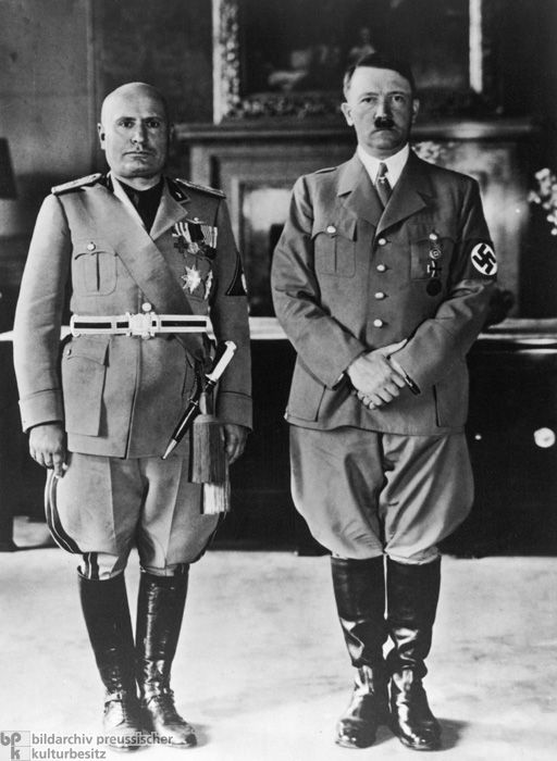 Mussolini Hitler