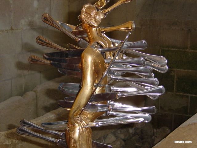 Arman, Vénus aux couteaux