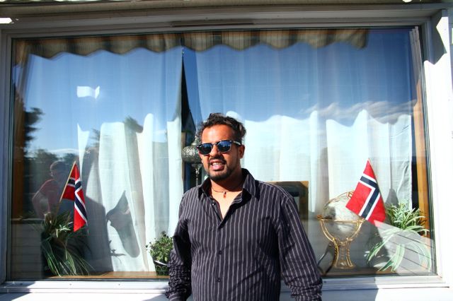 Khalid, sur son balcon
