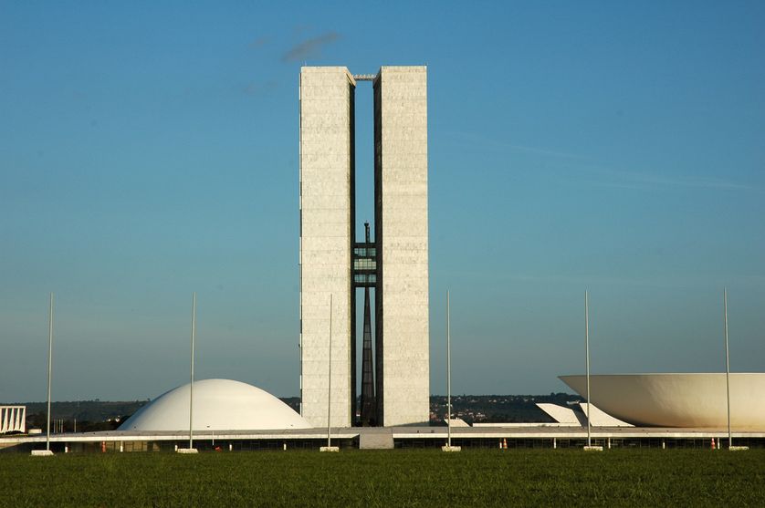 Le Congrès National du Brésil à Brasilia, dessiné par l'architecte Oscar Niemeyer