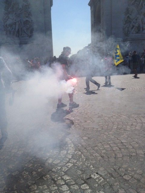 Ambiance sous l'Arc de Triomphe