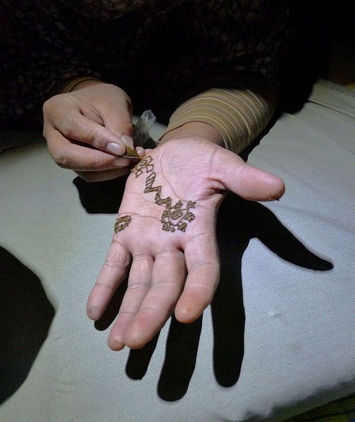 Tatouage au henné dans l'Adrar mauritanien