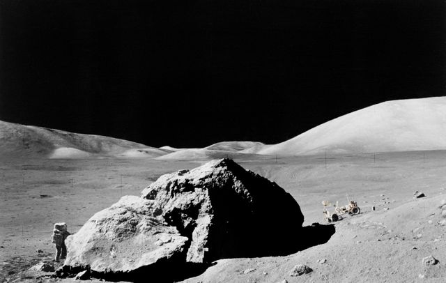Harrison Schmitt, membre d'Apollo 17, en mission d'exploration