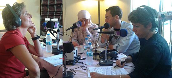 De gauche à droite : Véronique Rebeyrotte, Khanza, réfugiée syrienne, Eric Chevallier et Claude Guibal