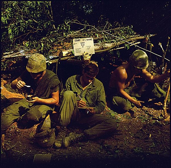 Soldats américains de l'USMC lors de l'opération Worth en 1968 au Viêt Nam