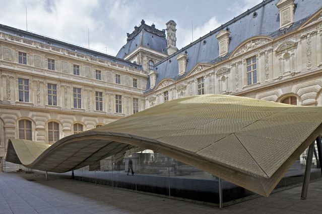 La verrière ondulante Musée du Louvre, département des Arts de l’Islam Architectes : Mario Bellini et Rudy Ricciotti