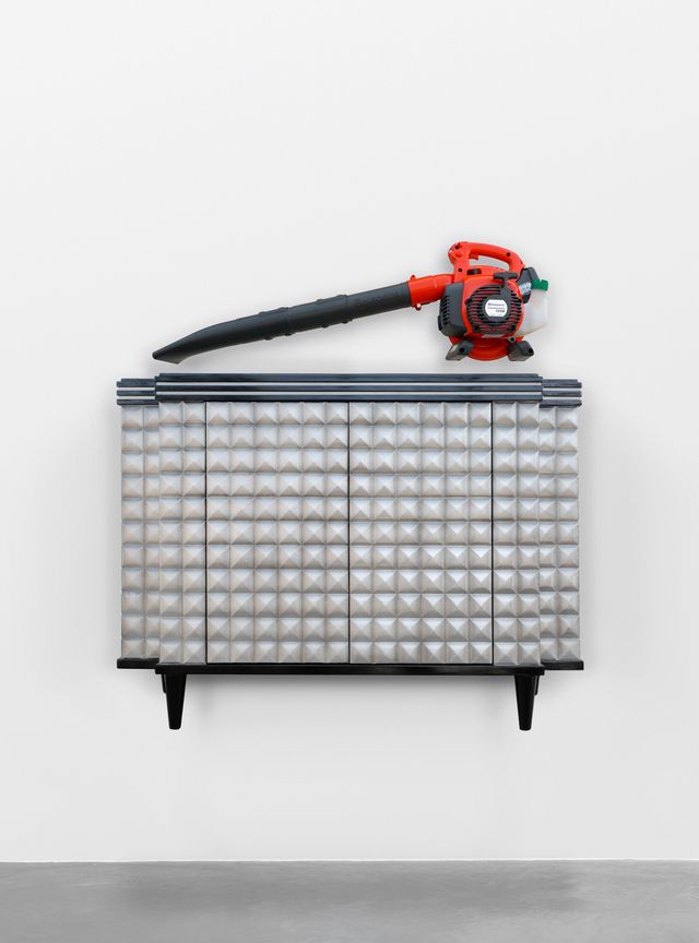 Bertrand Lavier, Husqvarna sur Art déco, 2012