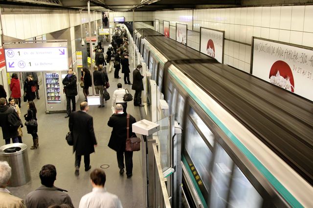 Le métro, aux heures d'affluence
