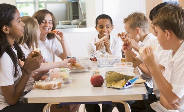 enfants a table