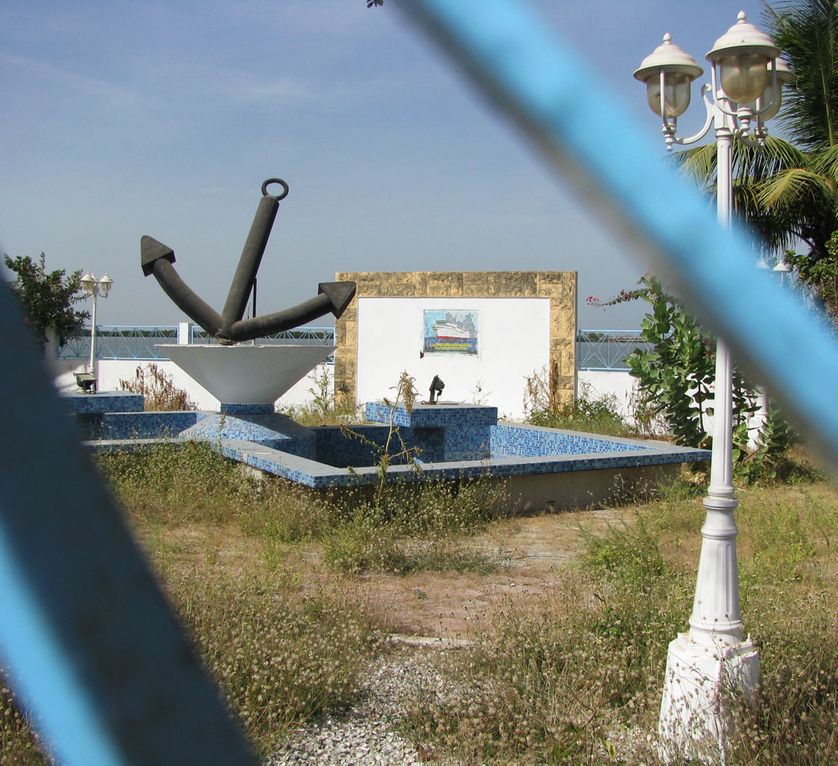 Momument en mémoire des disparus du Joola à Ziguinchor