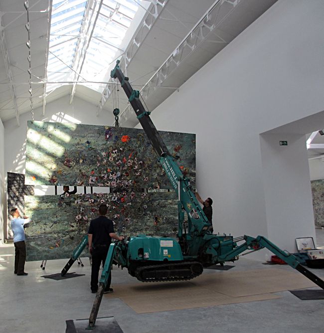 Galerie Thaddaeus Ropac à Pantin. Installation des oeuvres d'Anselm Kiefer