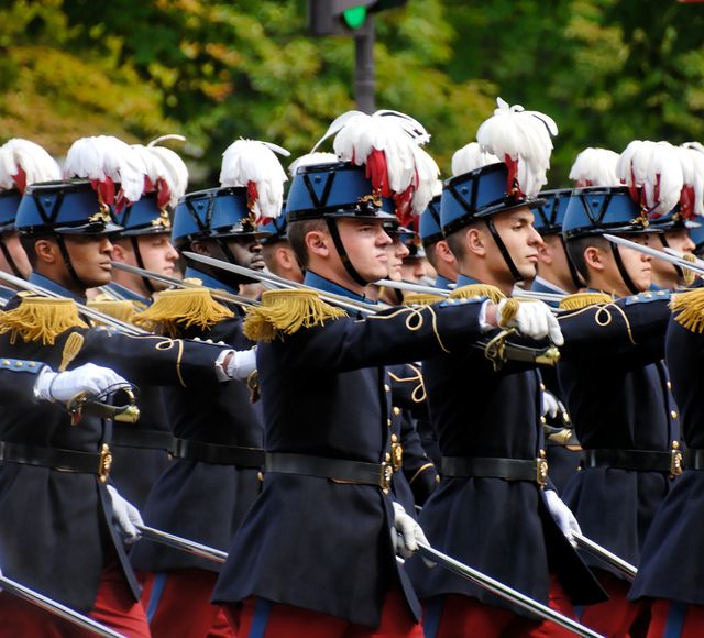 Sous-lieutenants de l'École spéciale militaire de Saint-Cyr pendant le défilé du 14 juillet 2007 sur les Champs-Élysées